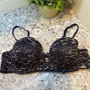 Tahari padded push up style underwire bra size 36B